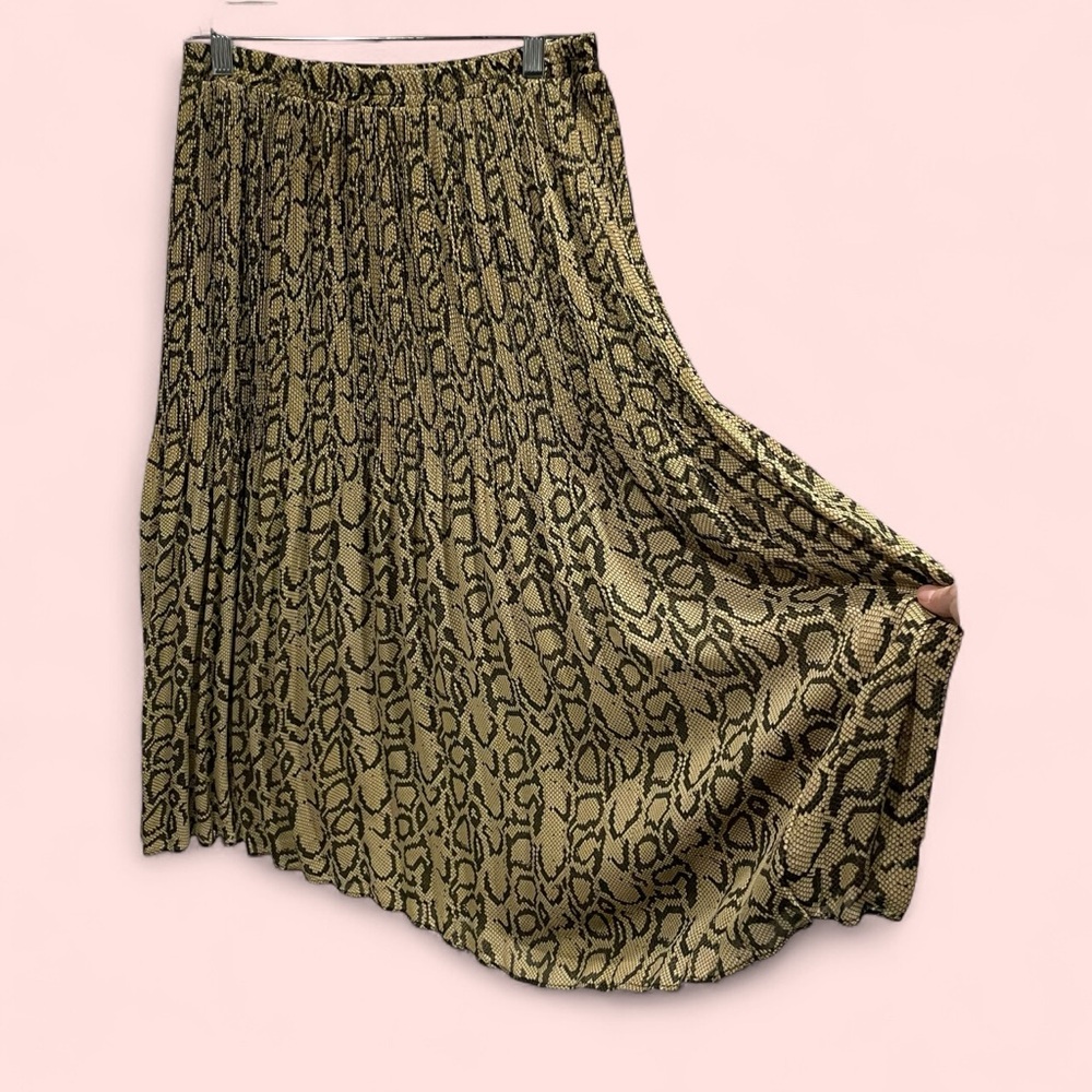 Cute vintage 80’s-90’s pleated snake print midi pull on skirt flowy boho